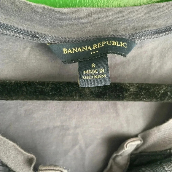 Banana‎ Republic Gray Lace Front Tee Shirt Tshirt Size Small EUC! - Picture 3 of 4
